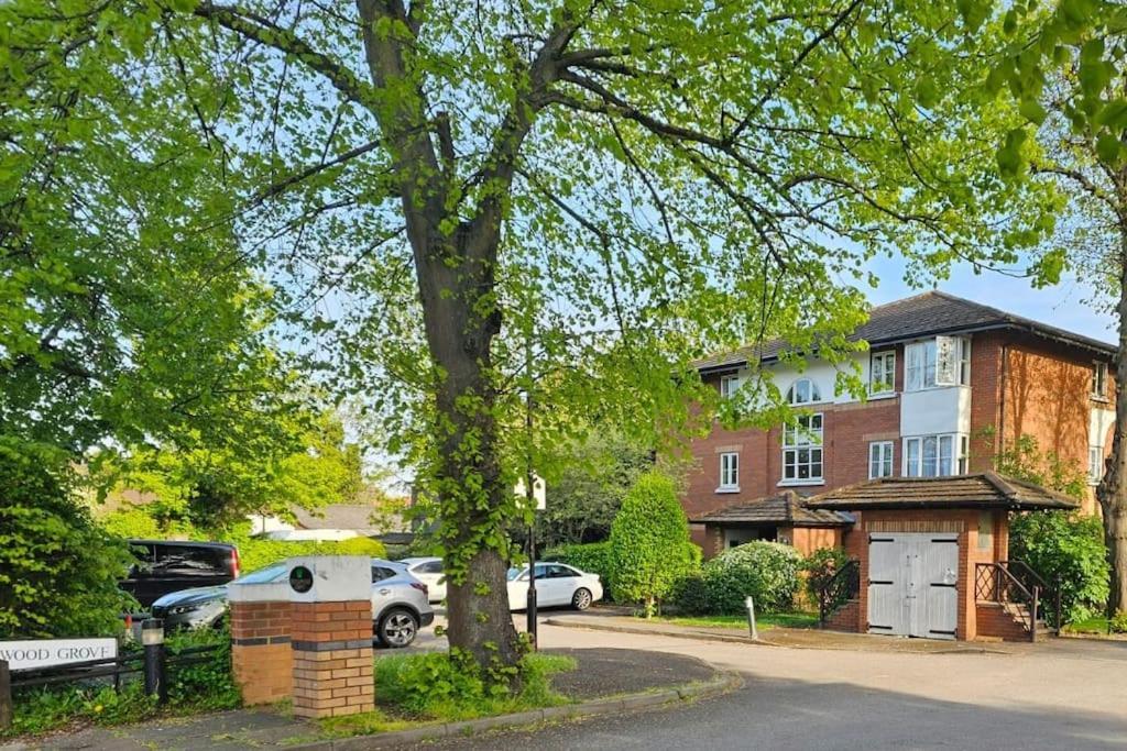 Lovely Flat Close To Shepherd'S Bush Apartment Лондон Екстериор снимка
