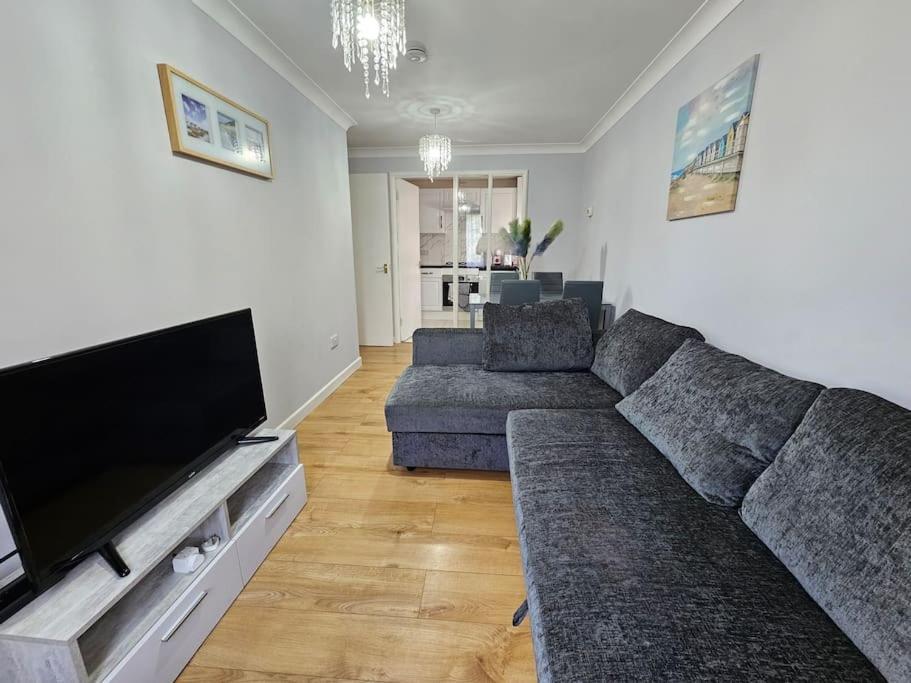 Lovely Flat Close To Shepherd'S Bush Apartment Лондон Екстериор снимка